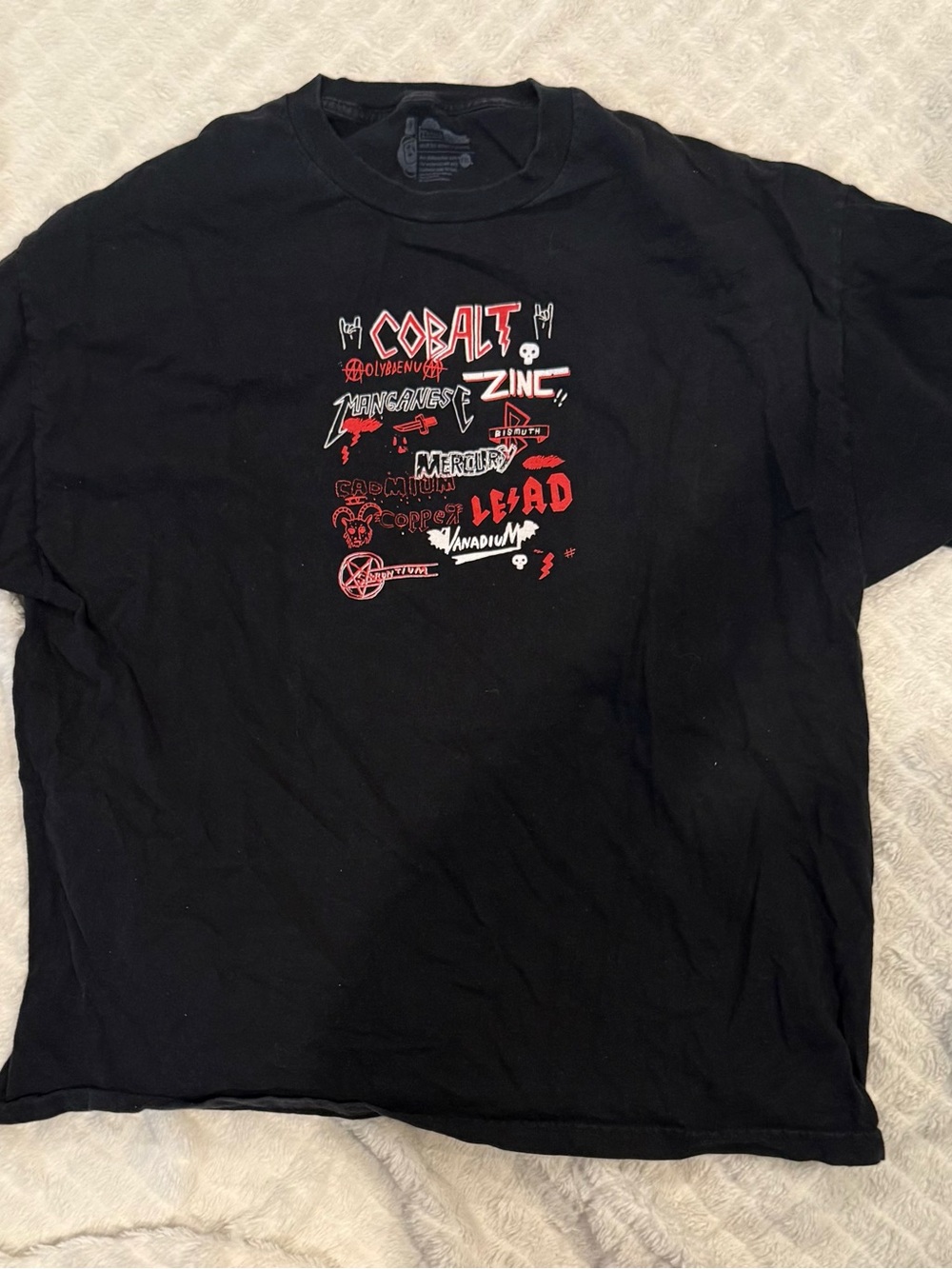 Black Graphic Short-Sleeve Crewneck T-Shirt with Red Print